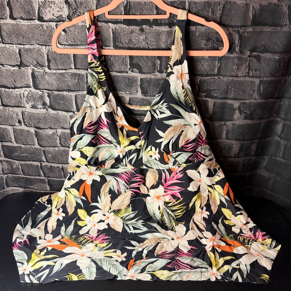 Kona Sol tropical floral tankini swim top.
